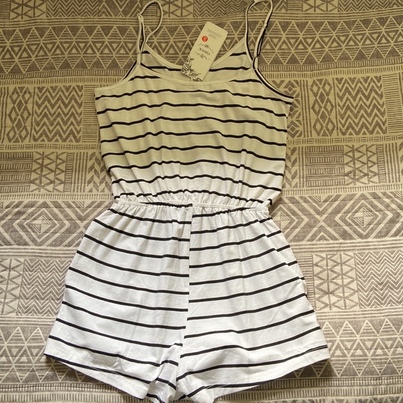 Yibock Romper - Picture 3 of 4